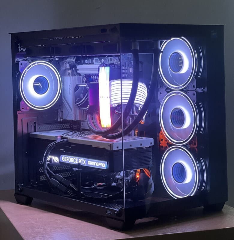 Gaming PC Ryzen 7 7800X3D / RX7900 XTX 24GB / 32GB DDR5 / 2TB SSD Win 11 WIFI 6