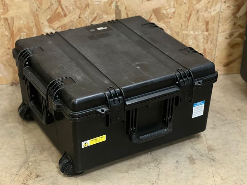 Peli Trolley Case With Lid Foam Retractable Handle Black Case