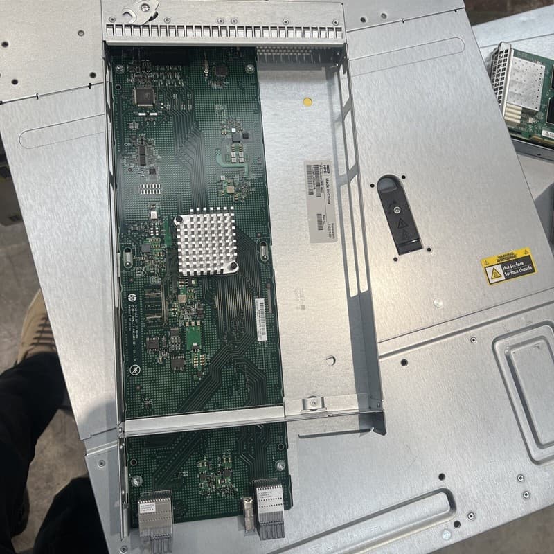 HP D3700 D3710 2.5" SFF SAS 12G I/O Assembly Module QW967-04402 700521-001