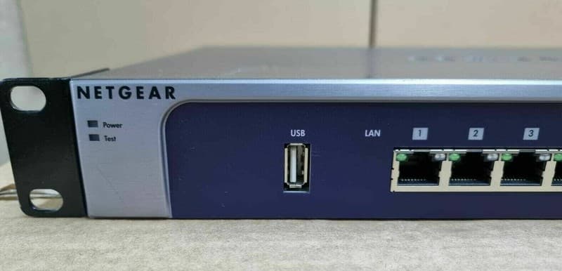 NETGEAR WC7520 PROSAFE 20 AP WIRELESS CONTROLLER WITH RACK BRACKETS FREE POSTAGE